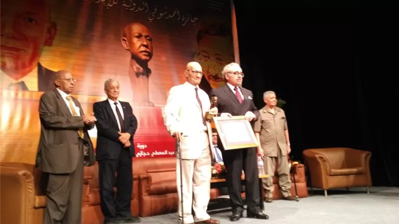 عبد المعطى حجازى: الشعر تراث إنسانى وجائزة 