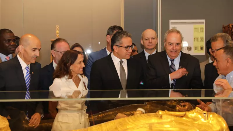 العرض الاول لتابوت الكاهن نچم عنخ المذهب بمصر بعد استعادته من الولايات المتحدة الأمريكية (صور)