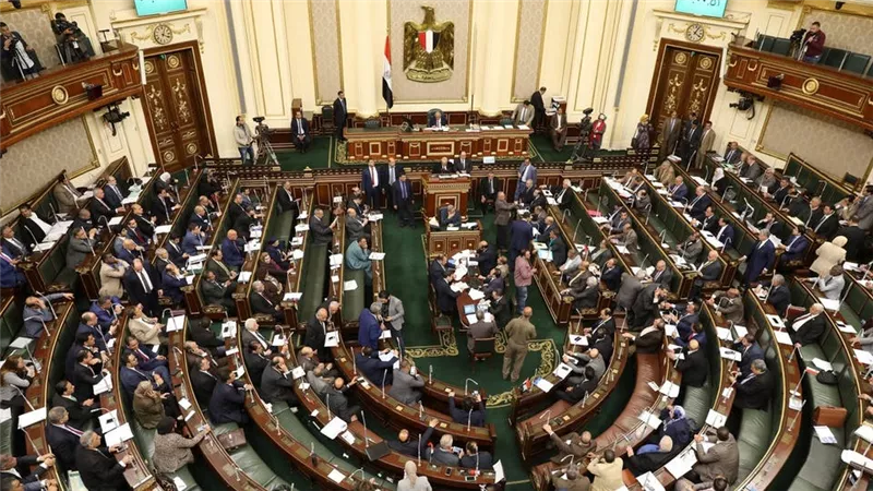 أحمد موسى: «البرلمان يكشر عن أنيابه للحكومة.. ومش كل حاجة نقول الرئيس» (فيديو)