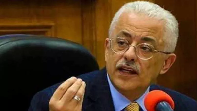 مدير مدرسة يعتدى بالضرب على معلم لغة عربية ويمنعه من التوقيع بدفتر الحضور بالجيزة (مستندات)