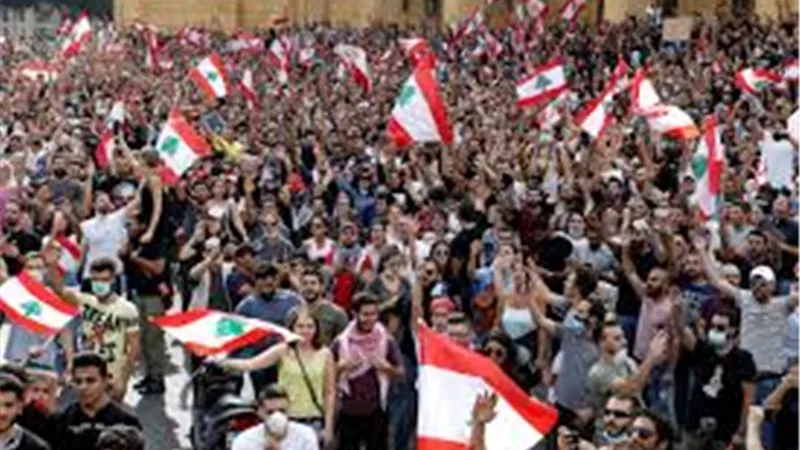 محمد الباز يهاجم حملات الحديث عن متظاهرات لبنان : 