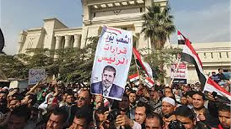 الباز: أول من أعطى إشارة حصار المحكمة الدستورية في 2012 صفوت حجازي بعد تلقي أوامر من مرسي