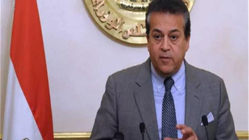 الباز يطالب المدارس والجامعات بعمل رحلات للمشروعات القومية.. ووزير التعليم العالي يتفاعل مع الدعوة 