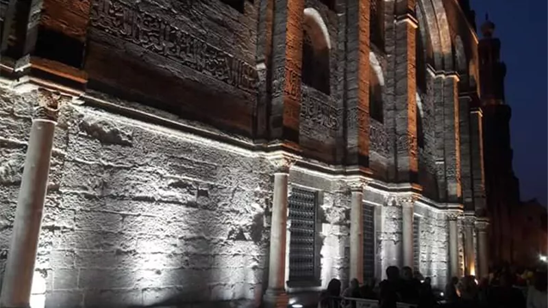 بدء تشغيل نظام الإضاءه الجديد بمجموعة قلاوون (صور)