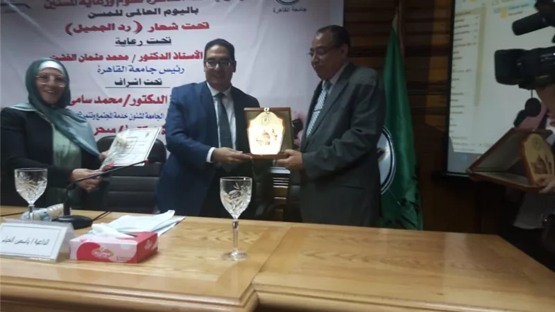 جامعة القاهرة تكرم المهندس حسن عبدالعليم نقيب مهندسي السويس (صور)