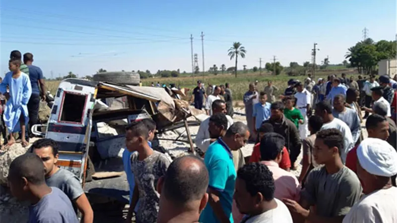 ابن عم المتوفين بحادث قطار الأقصر يكشف تفاصيل صادمة (فيديو)