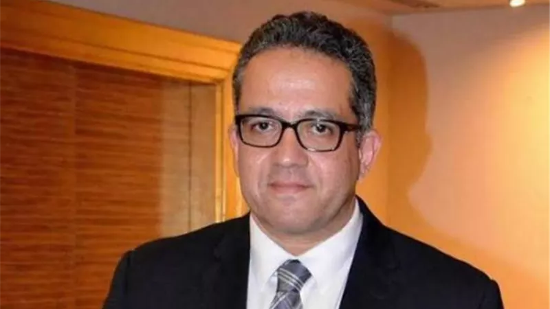 وزير الآثار يكشف عن تابوت أثري مميز تم تهريبه إلى أمريكا بأوراق مزورة (فيديو) 