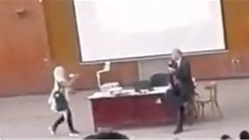 عميد كلية الحقوق بطنطا: الإخوان هم من روجوا إلى التحرض اللفظي بالفتاة.. ونسوا إهانة الأستاذ الجامعي