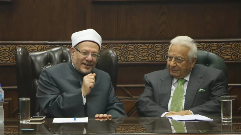 في إطار استعانتها بالمتخصصين .. المفتي وأمناء الفتوى يلتقون الدكتور أحمد عكاشة أستاذ الطب النفسي (صور)
