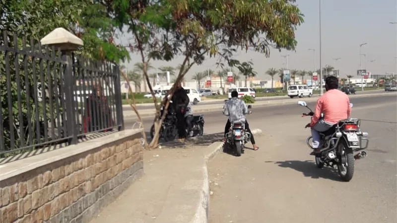 نداء عاجل لجهاز مدينة 6 اكتوبر : انقذوا السياحية من سائقي الموتسيكلات المستهترين (صور)