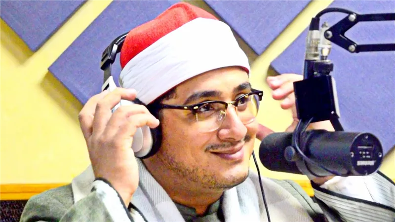 محمود الشحات أنور: تلاوة المرأة للقرآن أمام أي شخص غريب لا يجوز (فيديو)