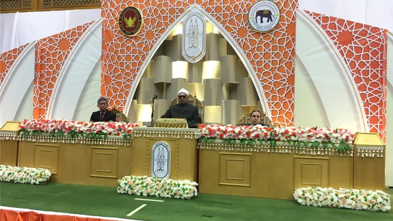 خلال الاحتفال بتخريج دفعة من طلاب تايلاند بالأزهر الشريف.. عميد أصول الدين: الأزهر طوق نجاة للبشرية جمعاء وطلابه الوافدون رسل سلام (صور)