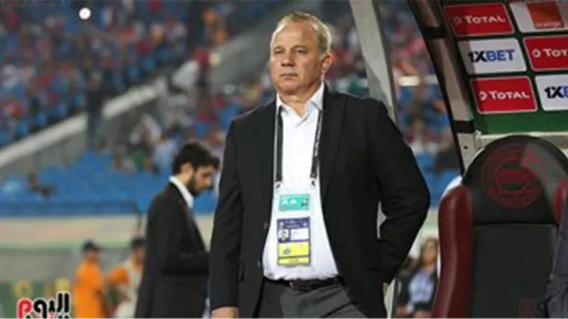 أم الشهيد شريف عمر وشقيقة مدرب المنتخب: شوقى غريب كان مرتبط بأبنى..واحتفل باللقب مع ابنائه بالملعب (فيديو) 