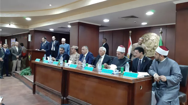 خلال اللقاء الجماهيري الرابع لبرنامج التوعية الأسرية والمجتمعية.. رئيس قطاع المعاهد الأزهرية: الوعي الأسري والتربية السليمة مهمان في بناء المجتمع (صور)