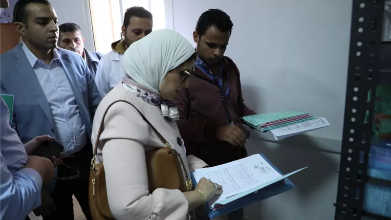 وزيرة الصحة: تسجيل 14760 مواطن بمنظومة التأمين الصحي الشامل الجديد بجنوب سيناء(صور)