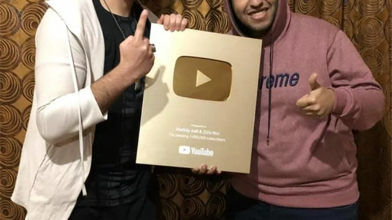 زيزو يحصل على درع يوتيوب الذهبي ويتعاقد مع نجوم المهرجانات لإدارة اعمالهم (صور)