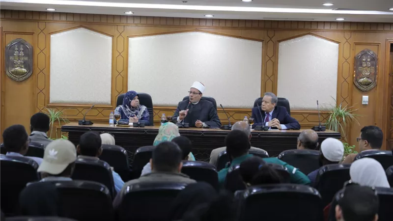 وكيل الأزهر يلتقي المشاركين بملتقى الشباب الأفريقي ويؤكد : إفريقيا في قلب الأزهر وعلى رأس اهتماماته | صور