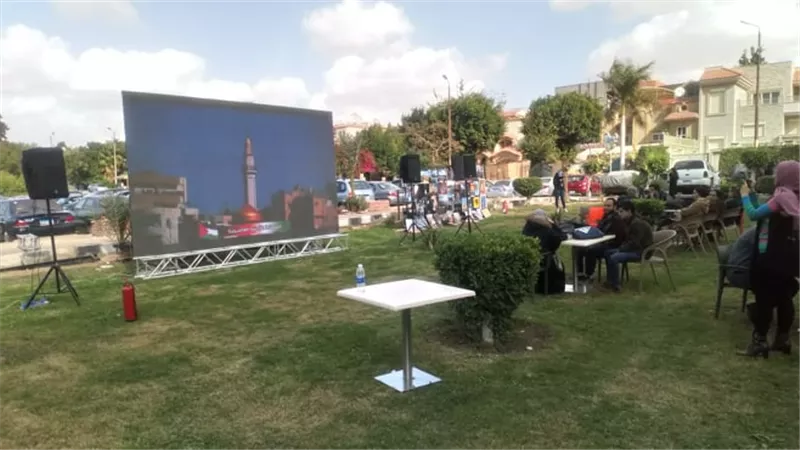 طلاب كلية اللغة والإعلام الأكاديمية العربية يناقشون 45 مشروعًا للتخرج | صور
