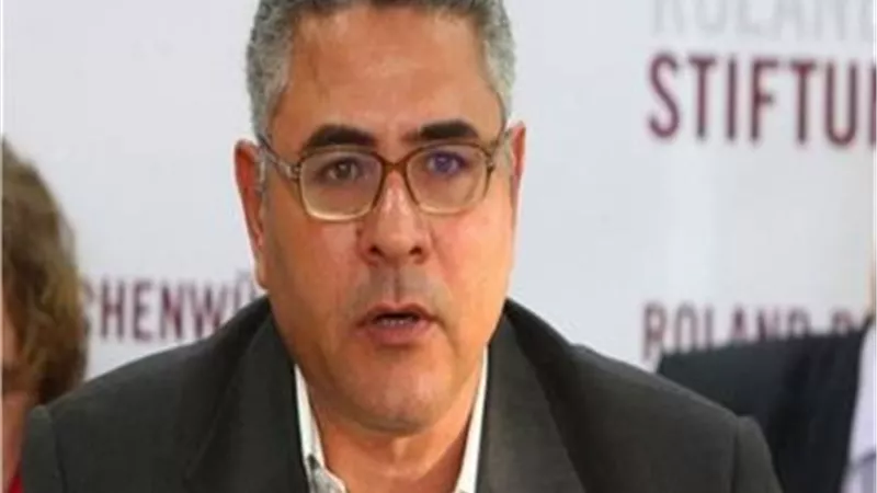 محمد الباز يكشف حقيقة التعدى على جمال عيد بـ 