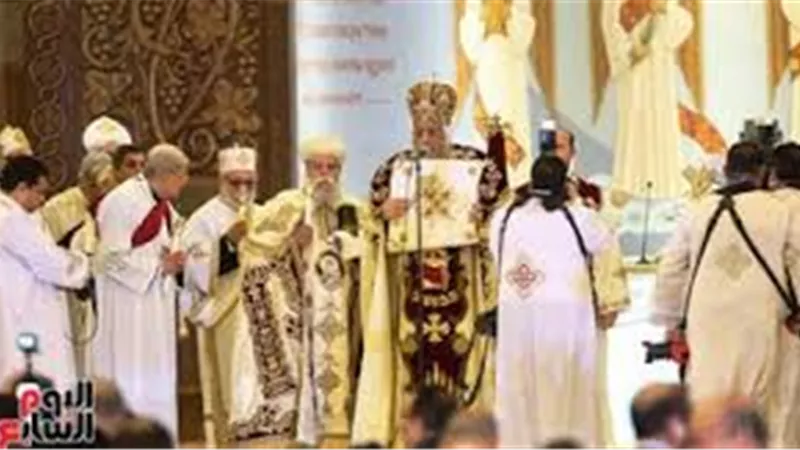 الوزراء من كاتدرائية ميلاد المسيح.. القباج : ربوا أولادكم على السلام.. ونبيلة مكرم: المصريين يثبتوا كل يوم انهم شعب واحد | فيديو