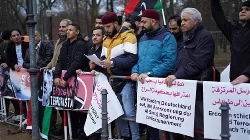 الجالية العربية في برلين تنظم وقفة احتجاجية ضد أردوغان | فيديو