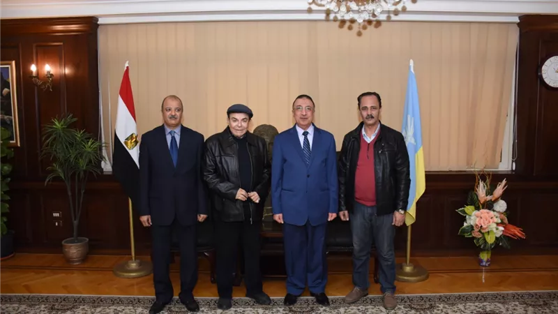 محافظ الاسكندرية يناقش مع ادارة 