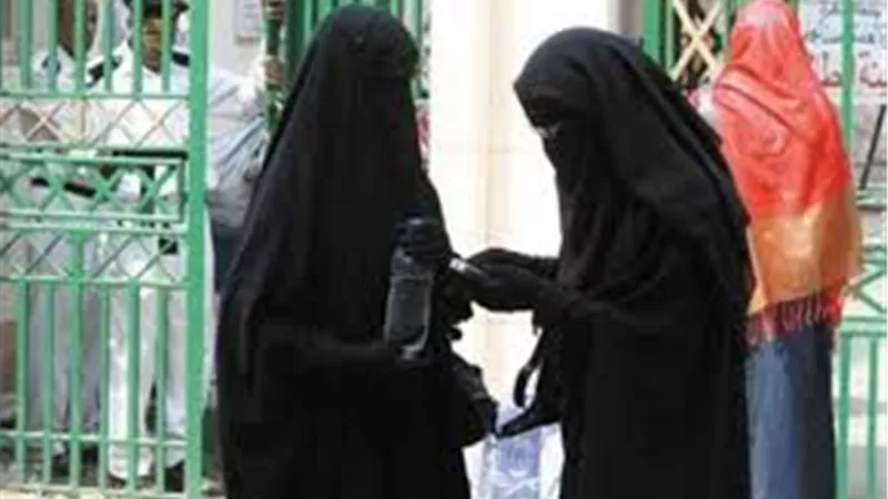 جامعة القاهرة: منع غير الملتزمات بقرار حظر النقاب من التدريس | فيديو
