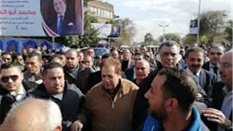 وسط هتافات وترحيب أهالي الجيزة.. محمد أبو العينين يواصل جولاته الانتخابية | فيديو