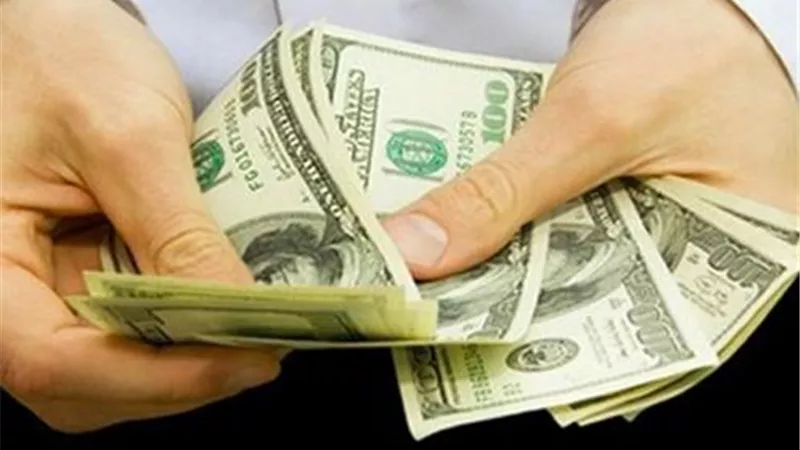 خبير اقتصادي: الدولار يهيمن على 65% من الاحتياطي النقدي العالمي | فيديو 