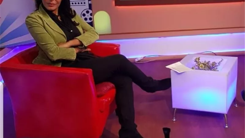 عنبر والشاعرة فاطمة نعيم ومعن الطائي وعمر إسماعيل ضيوف حلقة عيد الحب من برنامج اسرار والنجوم