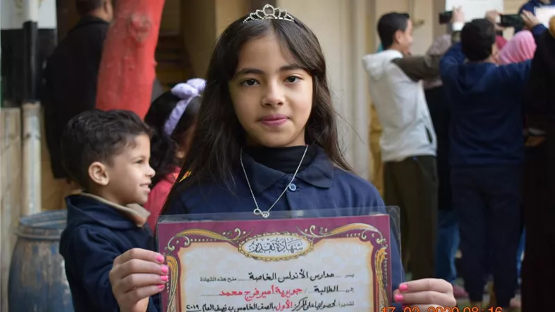 ادارة دار السلام التعليمية تكرم الطالبة جويرية لحصولها على المركز الأول بالفصل الدراسى الأول | صور