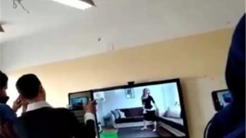 أول تعليق من وزارة التعليم على واقعة فيديو الرقص داخل الفصل | فيديو