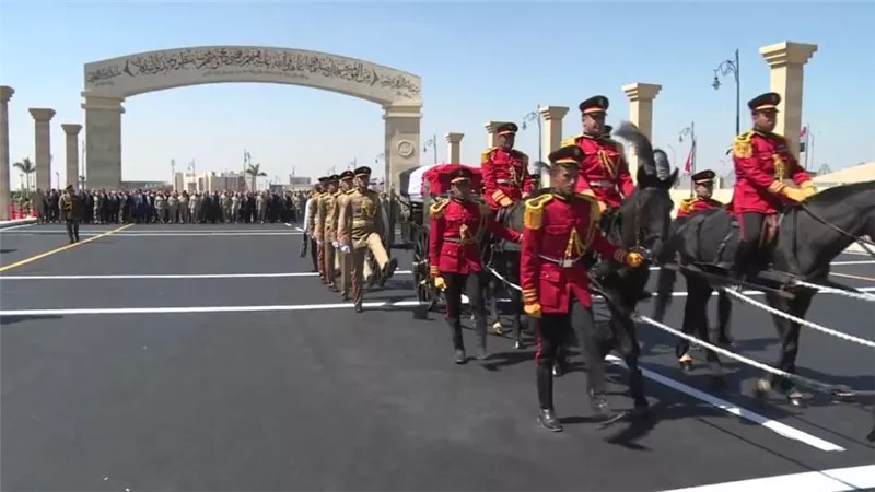 بعد جنازة الرئيس الأسبق حسنى مبارك .. من هم المستحقون للجنازة العسكرية ؟ | فيديو