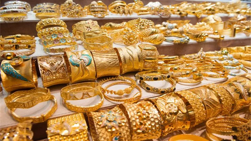 مفاجأة في سعر الذهب بمنتصف التعاملات اليوم 