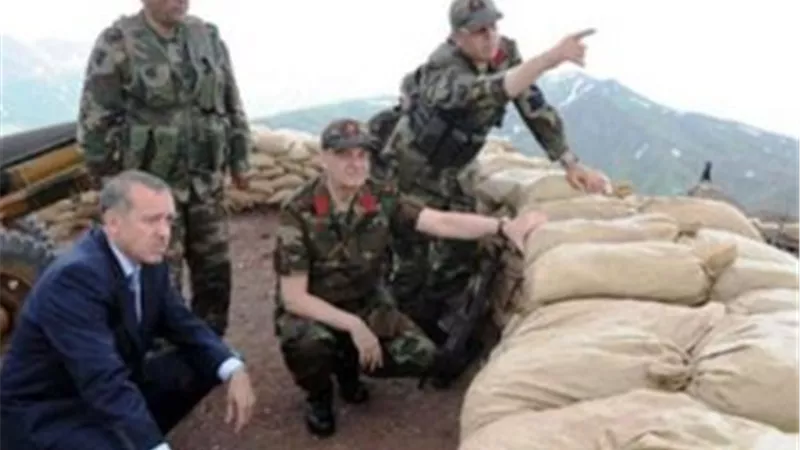 برلماني: أردوغان حشد 80 ألف جندي على الحدود السورية للقضاء على حلم الأكراد | فيديو 