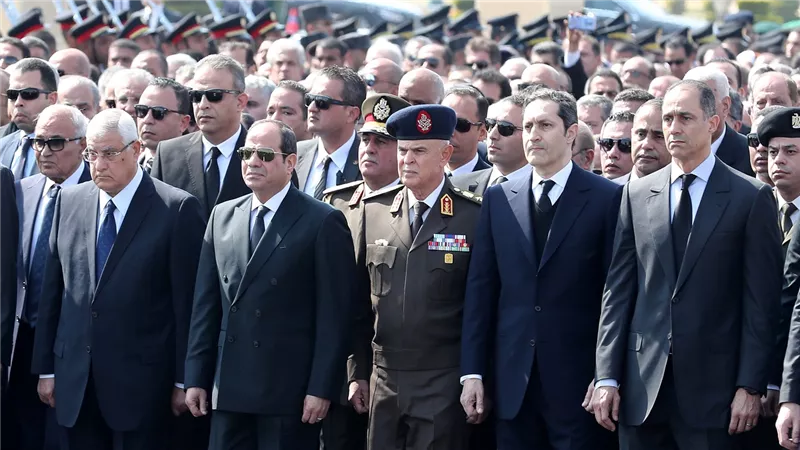سر غياب وزير الدفاع عن جنازة مبارك 