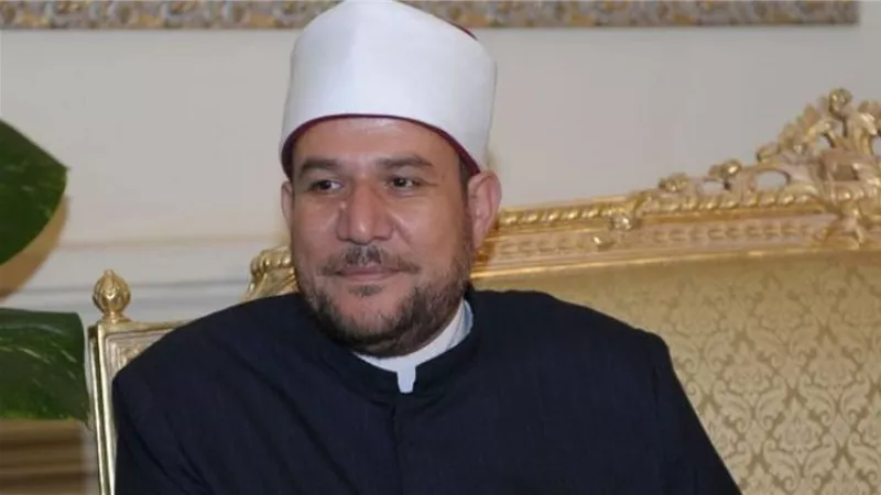 وزير الأوقاف ينصح المصريين باقتصار العزاء على تشييع الجنازة بالمقابر | فيديو 