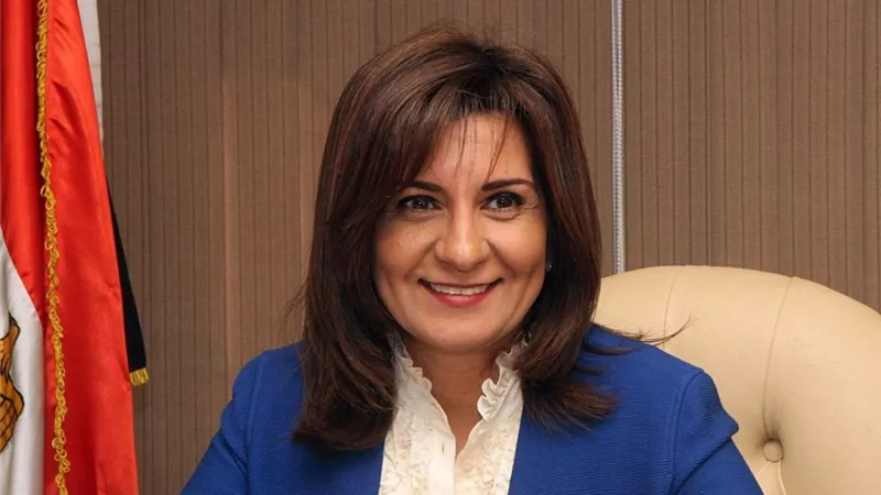 وزيرة الهجرة تناشد المواطنين التوقيع على وثيقة حق المصريين في مياه النيل | فيديو