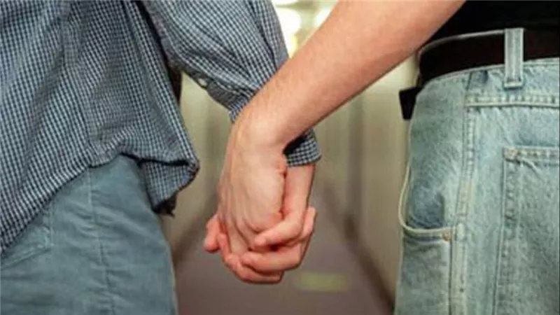 أبلكيشن الحرام.. اعترافات صادمة للمتهم بممارسة الفجور مع الرجال بالشيخ زايد 