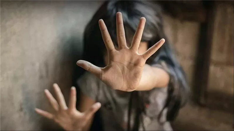 تفاصيل مأساوية.. وفاة طفلة بعد تعرضها للتعذيب على يد طليقة والدها بالقليوبية