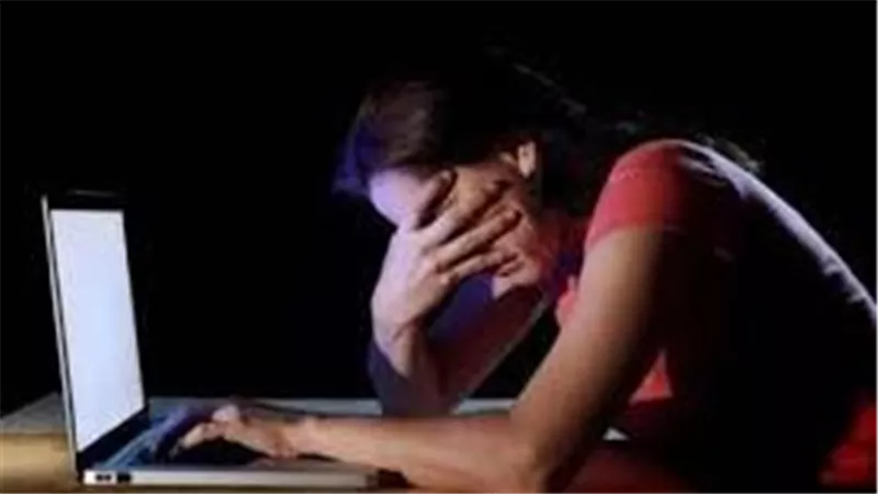  القصة الكاملة للحكم على شاب هدد فتاة بنشر صورها بمواقع التواصل في سوهاج 