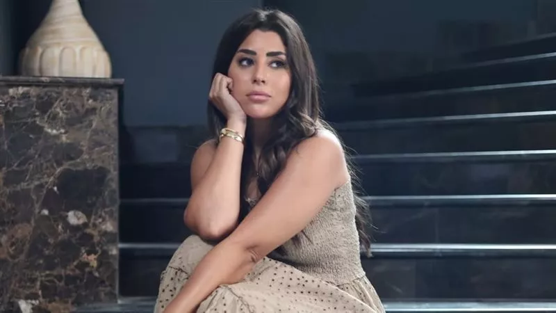  الجو سقعة يا فنانة.. آيتن عامر تثير الجدل بإطلالة جريئة | شاهد 