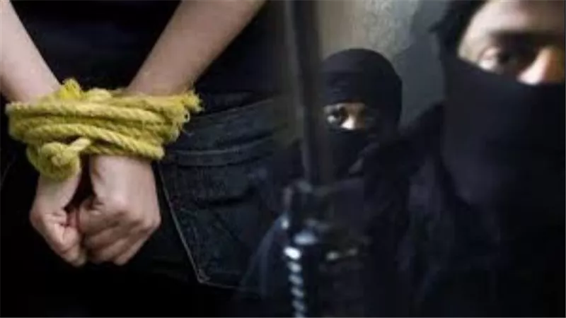خطفوهم من كافيه.. شهادة مثيرة أمام النيابة: عاشروني وصديقتي أكثر من مرة 