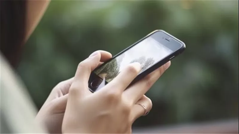 مطربة تحرّر محضرًا ضد طليقها بتهمة إرسال مقاطع خادشة لصديقتها 