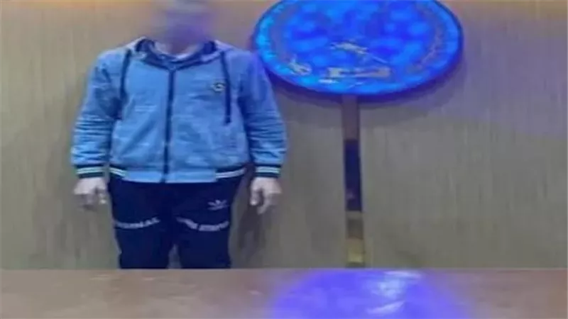 كنت بعلمه الأدب.. تفاصيل القبض على أب ضرب ابنه بالجيزة