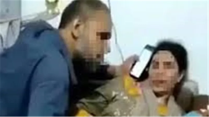غضب بعد تداول فيديو لشخص يتعدى على سيدة بدعوى علاجها من السحر بالدقهلية | شاهد