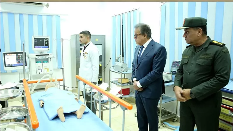 كلية الطب بالقوات المسلحة تستقبل نائب رئيس الوزراء للتنمية البشرية وزير الصحة
