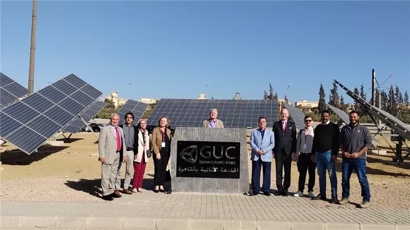 الجامعة الألمانية بالقاهرة تجمع الخبراء الألمان والمصریین في ندوة علمية حول الطاقة الكهروضوئية والتنقل الكهربائي