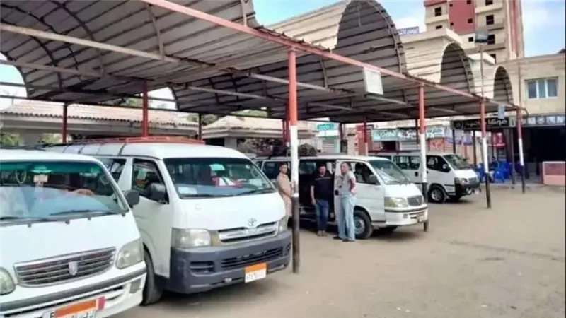 محجوز يا أستاذ.. لماذا تراجعت البحيرة عن منع النساء من مقعد المواصلات الأمامي؟