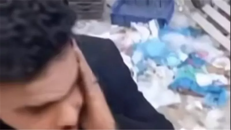 غضب بعد انتشار فيديو إذلال شاب بإجباره على تقبيل جزمة بطة 